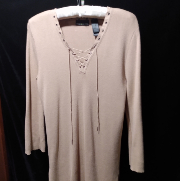 Beautiful DKNY Tan Sweater - Picture 1 of 6